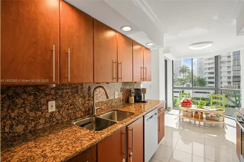 1000 W Island Boulevard Aventura FL 33160