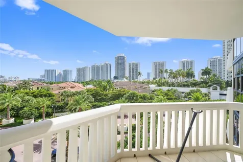 1000 W Island Boulevard Aventura FL 33160