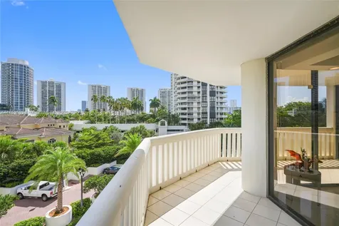1000 W Island Boulevard Aventura FL 33160