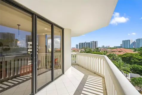 1000 W Island Boulevard Aventura FL 33160