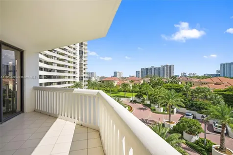 1000 W Island Boulevard Aventura FL 33160