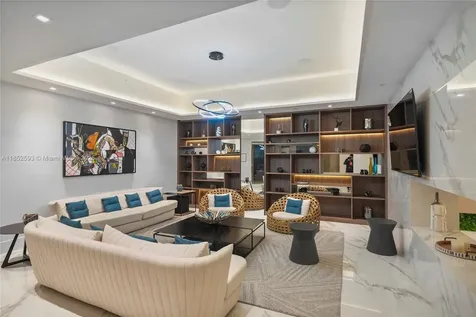 1000 W Island Boulevard Aventura FL 33160