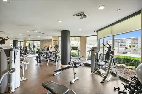 1000 W Island Boulevard Aventura FL 33160