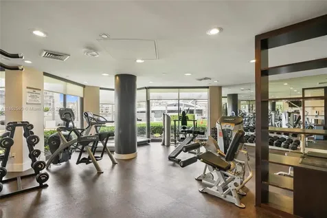 1000 W Island Boulevard Aventura FL 33160