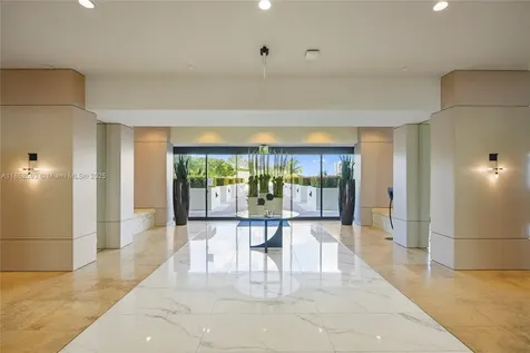 1000 W Island Boulevard Aventura FL 33160