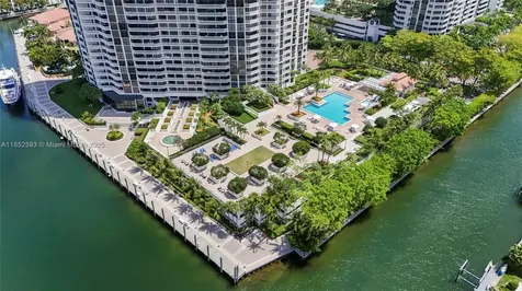 1000 W Island Boulevard Aventura FL 33160