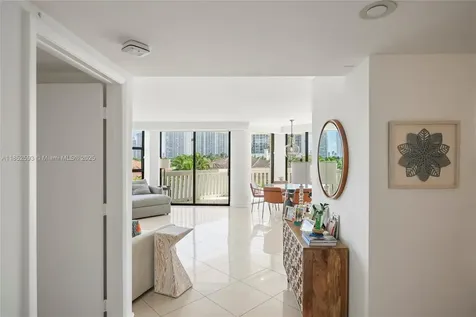 1000 W Island Boulevard Aventura FL 33160