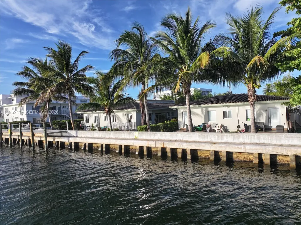 2200 Bay Drive Miami Beach FL 33141