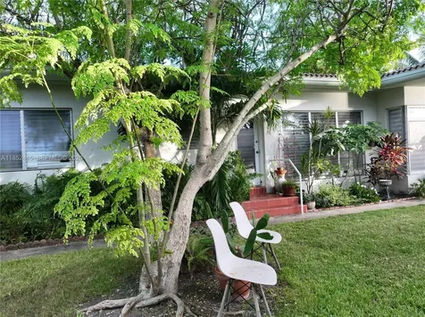 2200 Bay Drive Miami Beach FL 33141