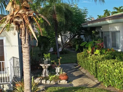 2200 Bay Drive Miami Beach FL 33141