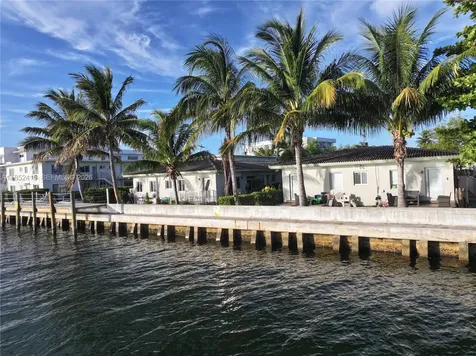 2200 Bay Drive Miami Beach FL 33141