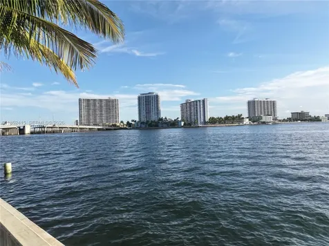 2200 Bay Drive Miami Beach FL 33141