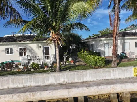 2200 Bay Drive Miami Beach FL 33141