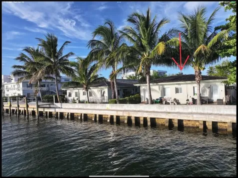 2200 Bay Drive Miami Beach FL 33141