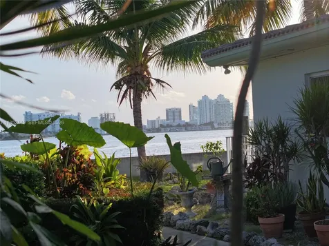 2200 Bay Drive Miami Beach FL 33141
