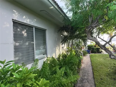 2200 Bay Drive Miami Beach FL 33141