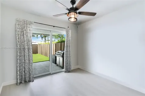 15464 SW 141st Street Miami FL 33196