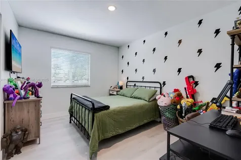 15464 SW 141st Street Miami FL 33196