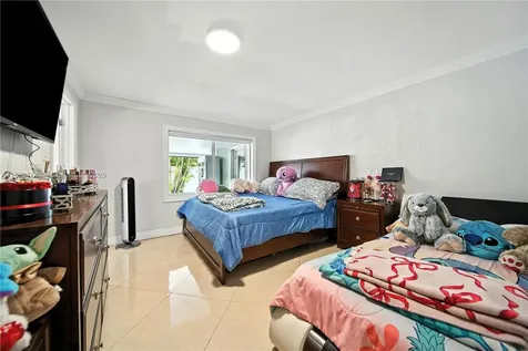 5005 E 6th Avenue Hialeah FL 33013