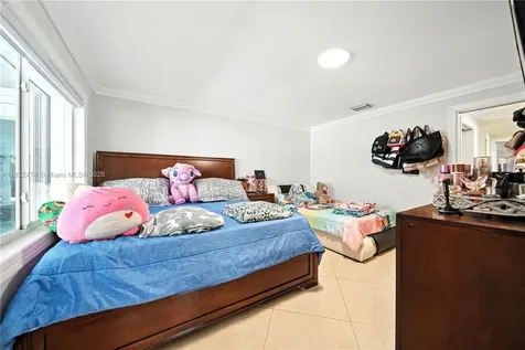 5005 E 6th Avenue Hialeah FL 33013