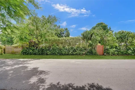 70 NE 152nd Street Miami FL 33162