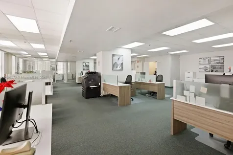 168 SE 1st Street Miami FL 33131