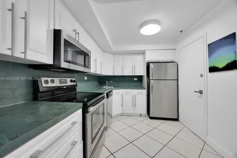 6039 Collins Avenue Miami Beach FL 33140