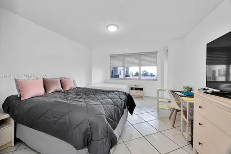 6039 Collins Avenue Miami Beach FL 33140