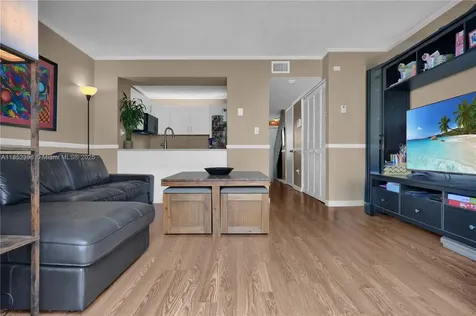 10194 SW 77th Court Miami FL 33156