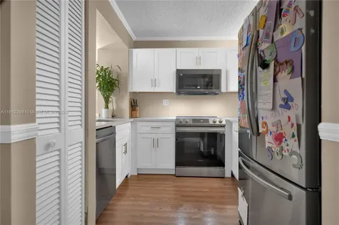 10194 SW 77th Court Miami FL 33156