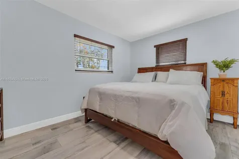 330 N 65th Terrace Hollywood FL 33024