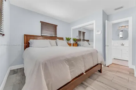 330 N 65th Terrace Hollywood FL 33024