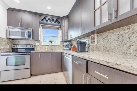 330 N 65th Terrace Hollywood FL 33024