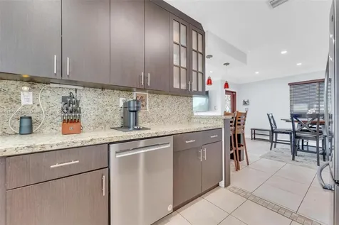 330 N 65th Terrace Hollywood FL 33024