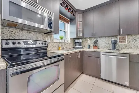330 N 65th Terrace Hollywood FL 33024