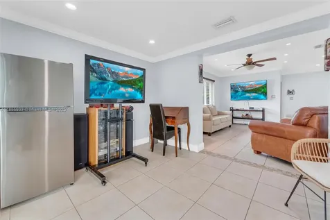 330 N 65th Terrace Hollywood FL 33024