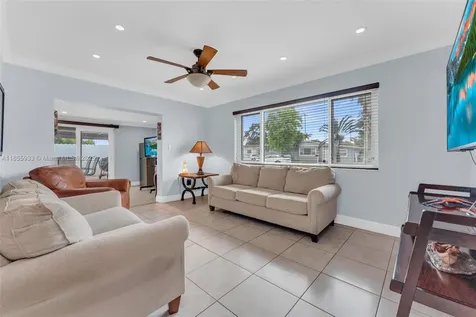 330 N 65th Terrace Hollywood FL 33024