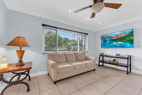 330 N 65th Terrace Hollywood FL 33024