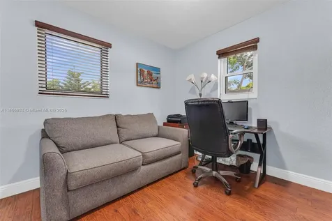 330 N 65th Terrace Hollywood FL 33024