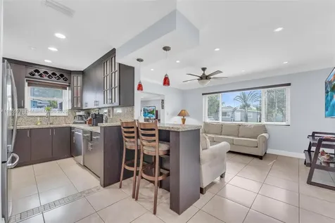 330 N 65th Terrace Hollywood FL 33024