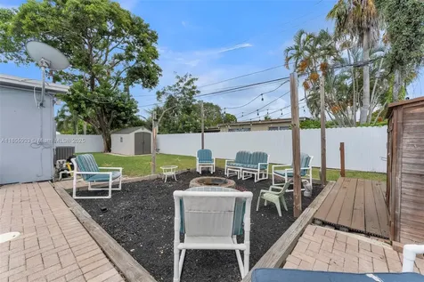 330 N 65th Terrace Hollywood FL 33024