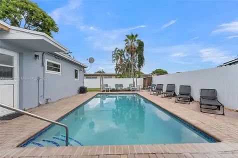 330 N 65th Terrace Hollywood FL 33024