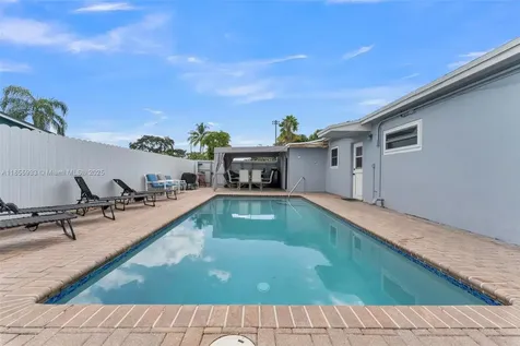 330 N 65th Terrace Hollywood FL 33024