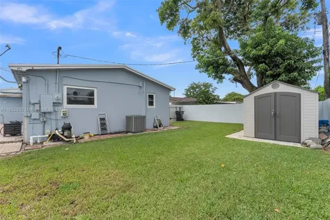 330 N 65th Terrace Hollywood FL 33024