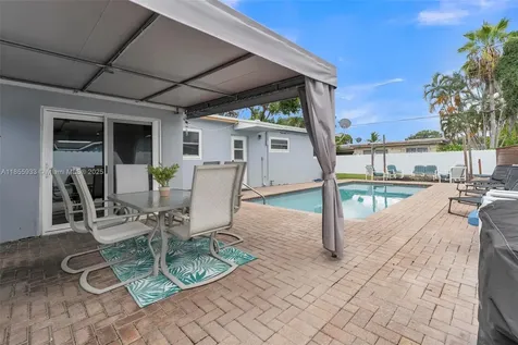330 N 65th Terrace Hollywood FL 33024