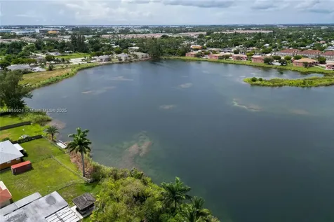 1915 NW 115th Street Miami FL 33167