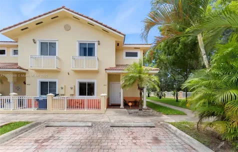 7423 NW 182nd Street Hialeah FL 33015