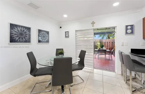7423 NW 182nd Street Hialeah FL 33015
