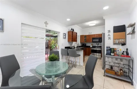 7423 NW 182nd Street Hialeah FL 33015