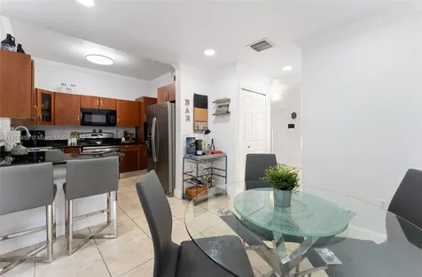 7423 NW 182nd Street Hialeah FL 33015